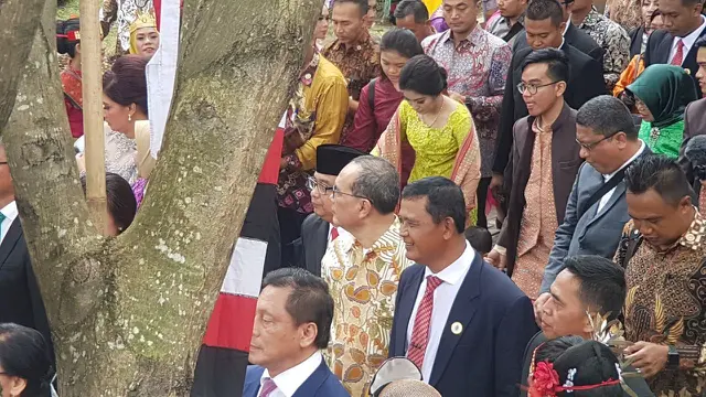 Resepsi Kahiyang-Bobby, Simak Kelakukan Gemas Jan Ethes