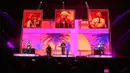 Penampilan grup band asal Denmark, Michael Learns to Rock di konser 90's Intimate 2nd Edition di Istora Senayan, Jakarta, Sabtu (7/2/2026). Istora Gelora Bung Karno, Senayan, Jakarta, Sabtu (7/2/2026) malam kembali bergemuruh. Kali ini, gemuruh disebabkan riuh nuansa nostalgia musik era 1990-an. (Fimela.com/Adrian Putra)