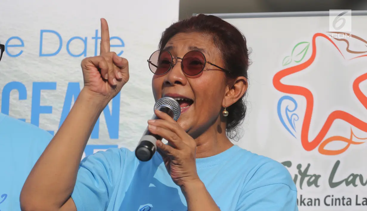 Menteri KKP, Susi Pudjiastuti saat meresmikan 'Pandu Laut Nusantara', Jakarta, Minggu (15/7). Susi mengatakan, gerakan ini akan membuat semacam jambore, pendidikan berenang, menyelam, merawat, menjaga, dan mencintai laut. (Liputan6.com/Arya Manggala)