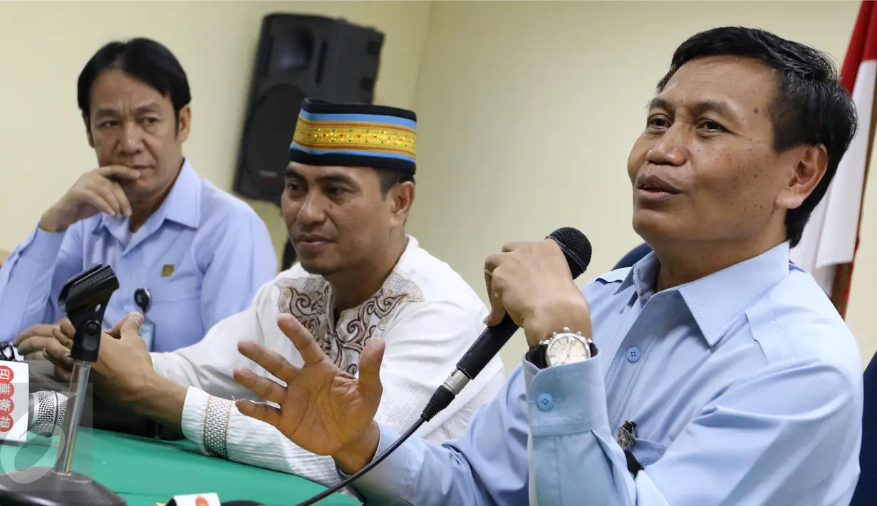 Dirjen HAM Kemenkumham, Mualimin Abdi meminta maaf terkait kasus gugatannya kepada pemilik laundry, di Jakarta, Senin (10/10). Menurut Mualimin, kasus antara dirinya dan pemilik Fresh Laundry Imam Budi Muakmar sudah tuntas.  (Liputan6.com/Helmi Afandi)