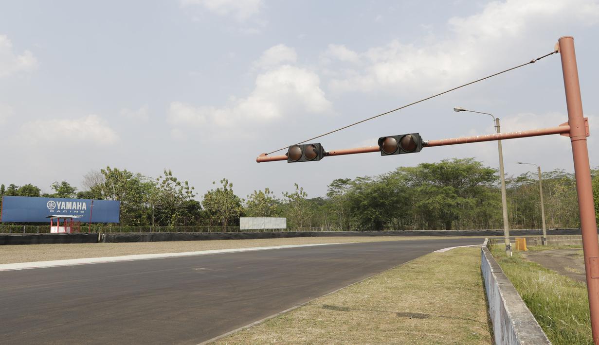 Kondisi Sirkuit Sentul memerlukan perbaikan pada beberapa bagian agar layak menggelar ajang MotoGP 2017. (Bola.com/Vitalis Yogi Trisna)