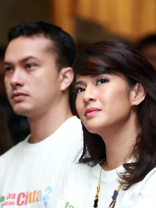 "Kayak pulang kampung. Seneng banget, kayak ngumpul sama keluarga sendiri. Kita kenal di masa-masa karakter kita semua baru terbentuk (masih gadis)," kata Dian Sastrowardoyo di The Hall, Senayan City, Jakarta Pusat, Senin (15/2).(Deki Prayoga/Bintang.com)