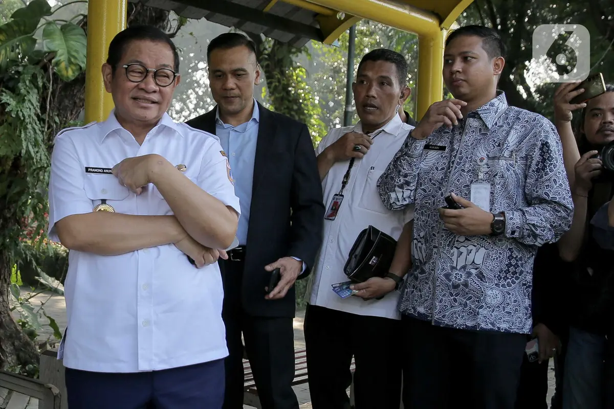 Rabu Pertama Kebijakan ASN Jakarta Gunakan Transportasi Umum, Pramono Anung Beri Contoh