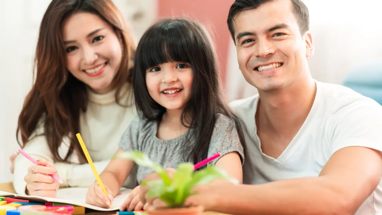 Peran orang tua dalam membangun kepribadian anak yang positif