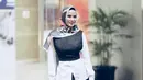 Angel Lelga menjual scraf yang cocok digunakan sebagai hijab. Bisnisnya ini diberi nama Angelelgascarf. (Foto: instagram.com/angellelga)