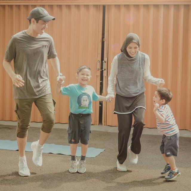 Alyssa Soebandono dan keluarga. (Foto: Instagram @ichasoebandono)