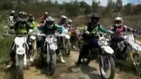 Ratusan warga Tinombo berkunjung ke atas kapal Rumah Sakit KRI Dr Soeharso, hingga olahraga ekstrim berkendara motor di alam liar.