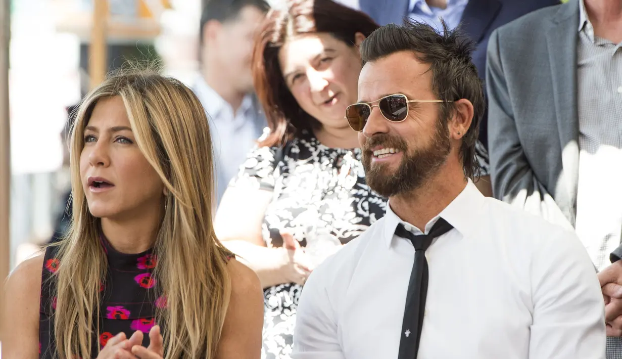 Dilansir dari US Magazine, keduanya tetap setia pada pasangannya saat menikah. (VALERIE MACON/AFP)