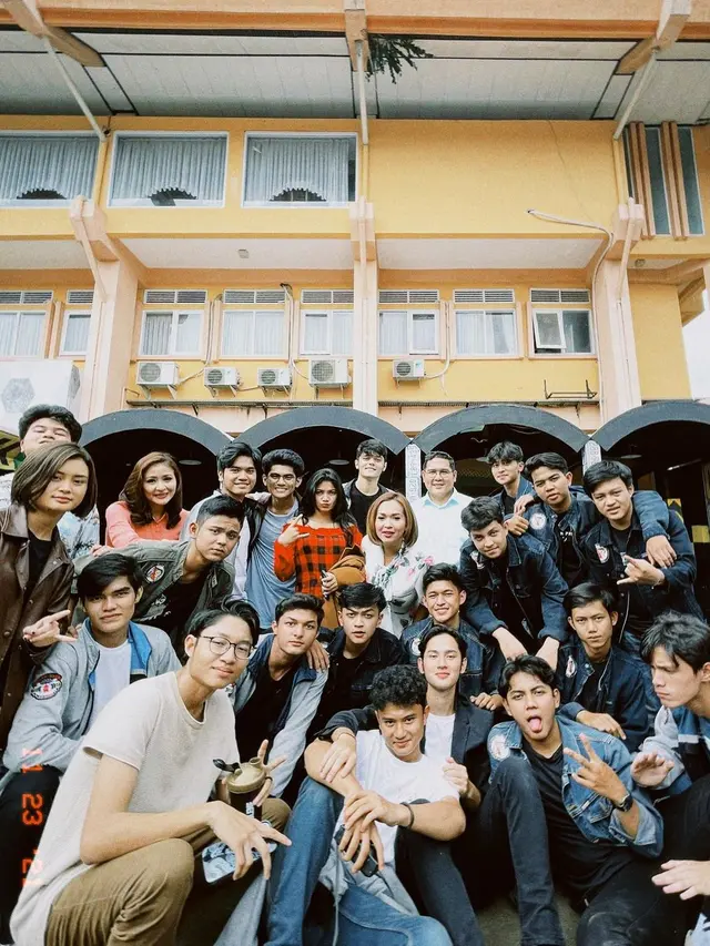 Momen Perpisahan Pemain Sinetron Dari Jendela SMP