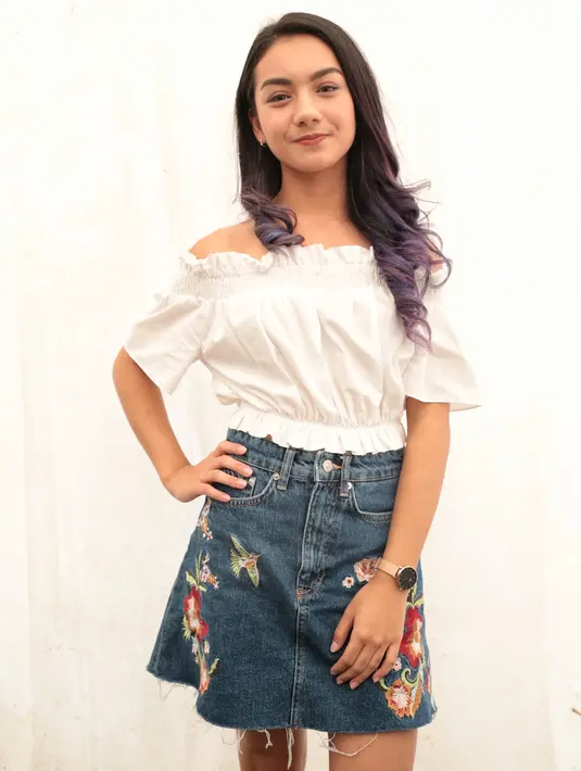 "Ini sinetron ke 4. Ya aku baru yang sukses dan fans melimpah banget di sinetron ini," kata Ersya Aurelia di City Plaza Jatinegara, Jakarta Timur, Minggu (21/1/2018). (Adrian Putra/Bintang.com)