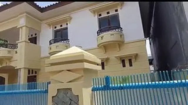 Sempat Terbengkalai, Ini 6 Potret Rumah Tiko yang Tampak Megah Usai Dicat Ulang
