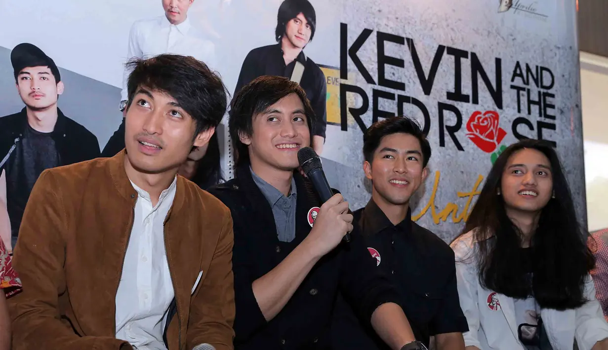 "Ini pasarnya dari kecil sampai dewasa, khususnya yang suka drama Korea atau yang nggak nonton. Galaunya itu Youth Balance, " ujar Kevin Aprilio, di kawasan Kemang, Jakarta Selatan, Rabu (26/10/2016). (Deki Prayoga/Bintang.com)