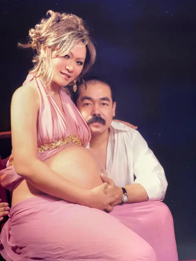 7 Gaya Inul Daratista saat Maternity Shoot, Baru Diungkap Setelah 13 Tahun