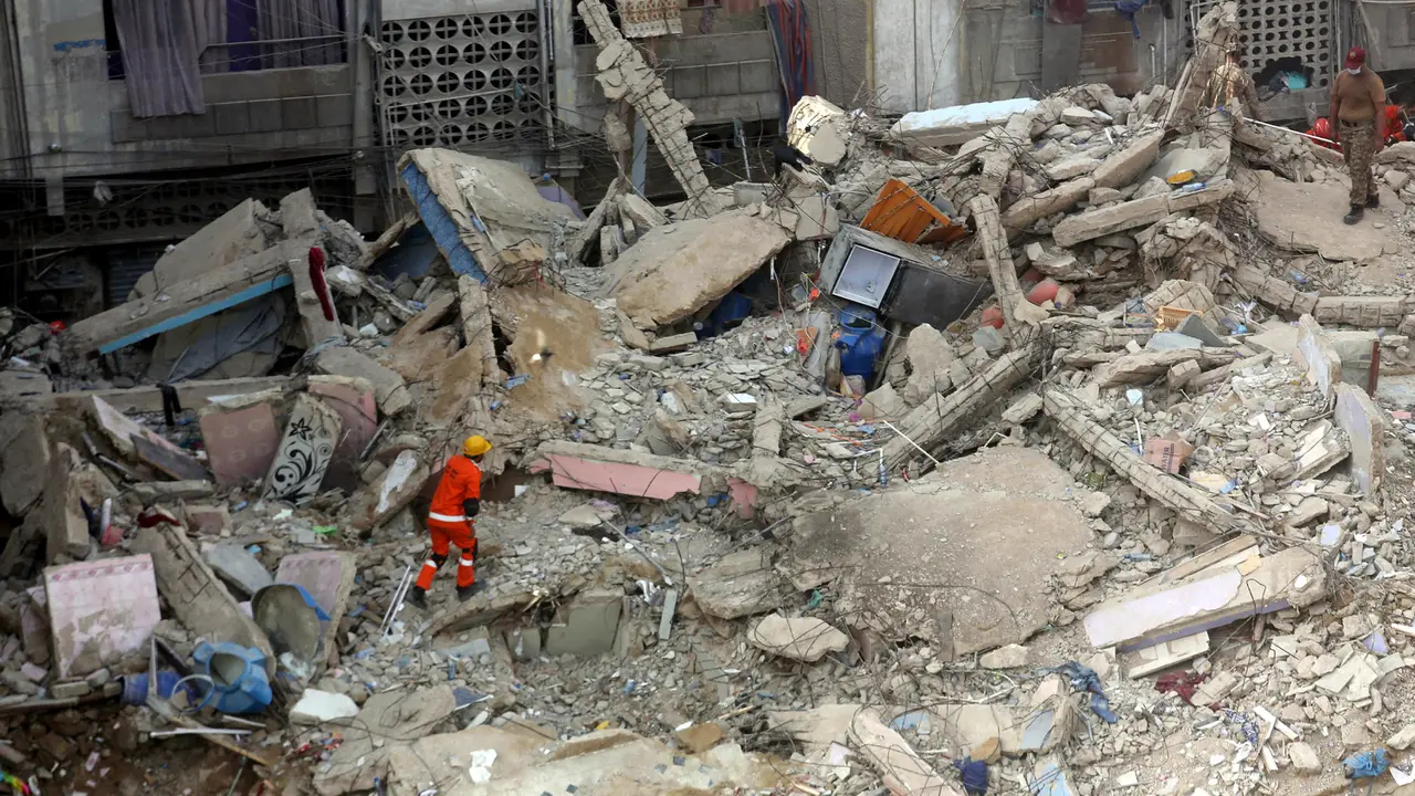 Gedung Ambruk di Pakistan, 13 Orang Tewas