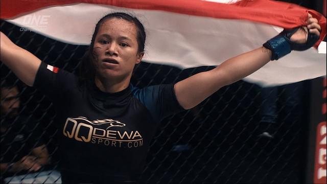 Berita video petarung wanita Indonesia, Priscilla Hertati Lumbangaol, yang akan tampil di tarung MMA "Grit and Glory" One Championship.