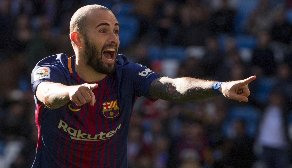 Aleix Vidal. Anggota La Masia periode 2001-2002 ini memulai karier profesionalnya pada musim 2006/2007 bersama Reus. Sempat pindah ke beberapa klub, ia diikat Sevilla pada 2014/2015. Barcelona pun tertarik dan memanggilnya pulang pada 2015/2016 dan bertahan 3 musim. (Foto: AFP/Curto De La Torre)