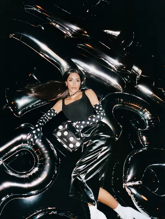 Gambar-gambar kampanyenya diambil oleh fotografer Tyrone Lebon di Los Angeles, ditata oleh Alastair McKimm. [Foto: Document/Marc Jacobs]