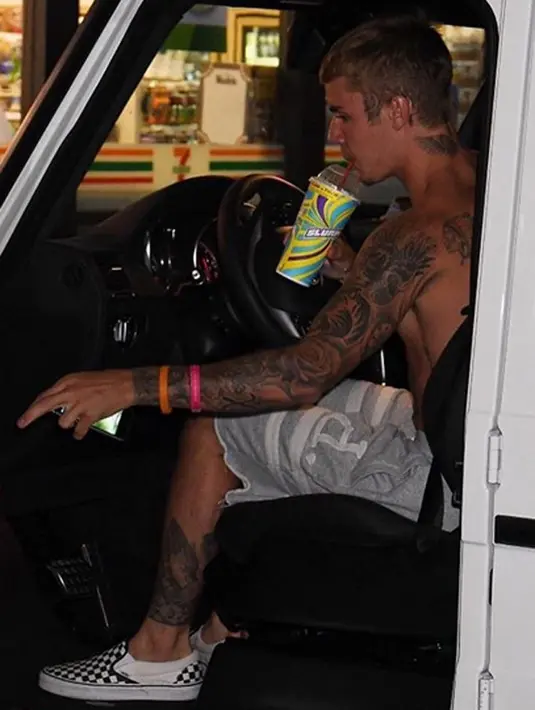 Kejadian ini terjadi beberapa saat setelah Justin membatalkan tur keliling dunianya. Pembatalan itu terjadi lantaran kabarnya ia benar-benar ingin beristirahat dan tidak menggelar konser terlebih dahulu. (Instagram/Justinbieber)