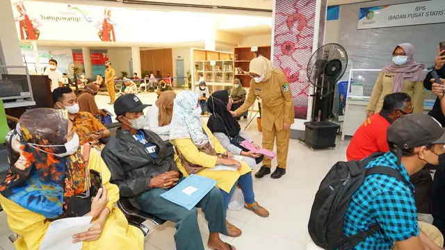 Bupati Banyuwangi Ipuk Fiestiandani pastikan pelayanan publik di Mal Pelayanan Publik berjalan baik (Istimewa)