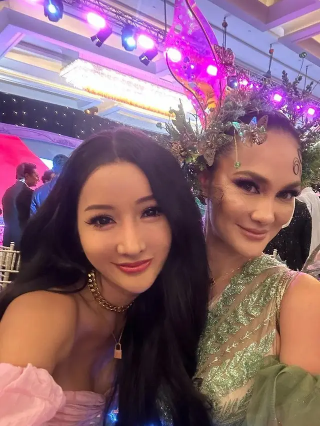 Tampilan Wajah Asli Selebritis saat Bermakeup dari Kamera Handphone Lucinta Luna. [Instagram/@lucintaluna_manjalita]