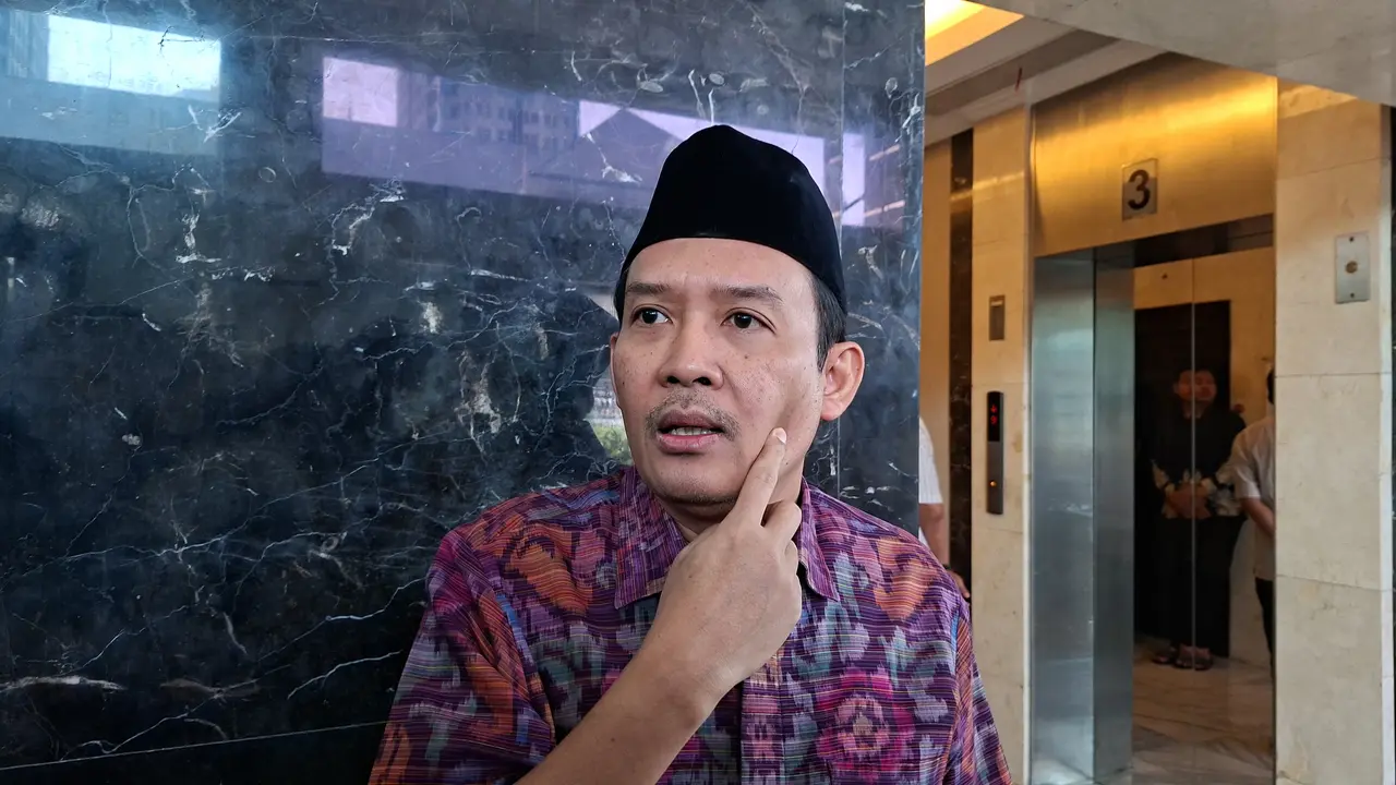 Sekretaris Jenderal Kementerian ESDM, Ahmad Erani Yustika ditemui di Kantor Kementerian ESDM, Jakarta, Jumat (12/6/2026). (Arief/Liputan6.com)