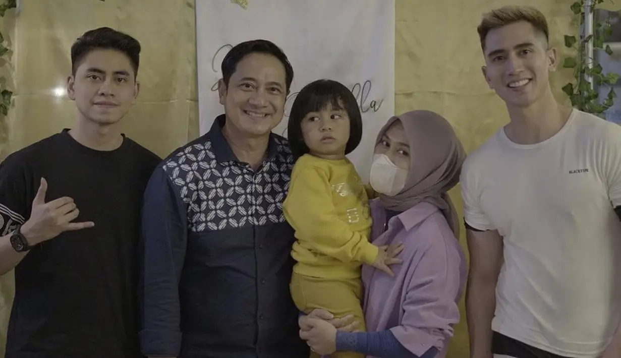 Sarni membuktikan kalau dirinya juga bisa jadi ibu sambung yang baik bagi Verrell dan Athalla, Anak Ivan Fadilla dari pernikahannya dengan Venna Melinda. (FOTO: instagram.com/ir.ivanfadilla/)