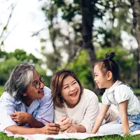 ilustrasi kakek nenek dan cucu/Art_Photo/Shutterstock