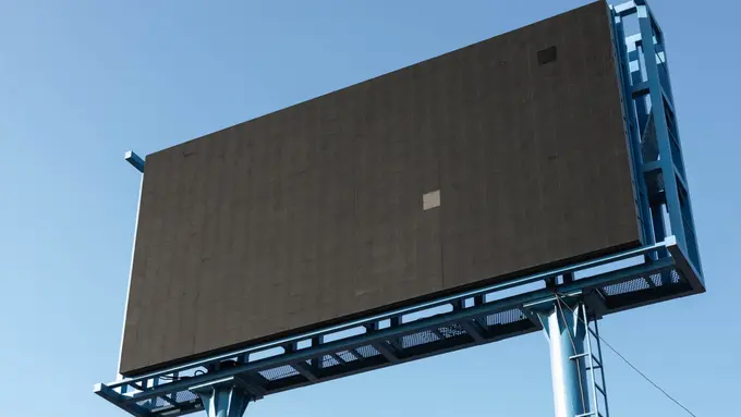 Menolak Dijodohkan, Pria asal London Cari Pasangan Hidup Lewat Iklan Billboard