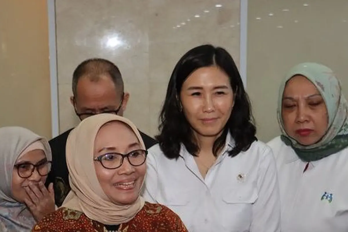 Veronica Tan saat Rapat Perdana Sebagai Wakil Menteri