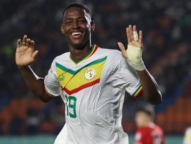 Ajang Piala Dunia U-17 2023 telah menyelesaikan dua laga pada masing-masing grup, mulai Grup A hingga Grup F. Dari total 24 laga yang telah tersaji, beberapa pemain telah menunjukkan kualitasnya dengan menyumbang gol bagi negaranya. Tercatat, 5 pemain sementara memimpin dalam daftar top skor sementara Piala Dunia U-17 2023 dengan koleksi 3 gol. Siapa saja kelima pemain tersebut? Berikut daftar lengkapnya. (Bola.com/Ikhwan Yanuar)