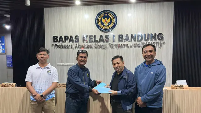 Eks Ketua DPR, Setya Novanto (kedua dari kanan) di Bapas Kelas 1 Bandung (Istimewa)