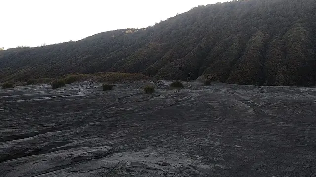Saat Embun Es Tiba Lebih Cepat di Kawasan Bromo dan Semeru