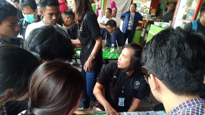 Polisi dan BNN Jakarta Selatan menggelar razia narkoba di kampus Universitas Nasional (Unas. (Merdeka.com/Ronald)