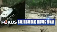 Banjir bandang juga membuat dua jembatan penghubung antardesa putus.