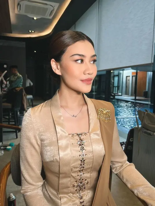 Aaliyah Massaid mengunggah beberapa potret cantik dirinya di momen Tedak Siten Azura, putri kedua dari pasangan Atta Halilintar dan Aurel Hermansyah. [Foto: Instagram/aaliyah.massaid]