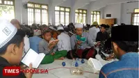 Suasana pembelajaran Al Quran di masjid Ikhlas Wal Barokah, di Desa Wonokerto, Sukapura, Kabupaten Probolinggo. (FOTO: Sugeng Leksono for TIMES Indonesia (timesindonesia.co.id))