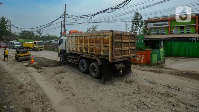 Jalan Rusak di Parung Panjang Bogor