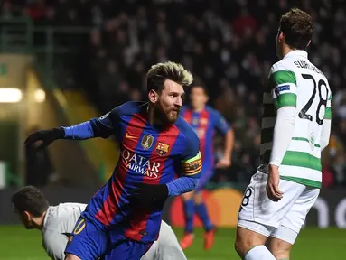 Lionel Messi mencetak dua gol kemenangan Barcelona atas Celtic pada laga kelima Grup C Liga Champions di Celtic Park, Rabu (23/11/2016). (AFP/Paul Ellis)