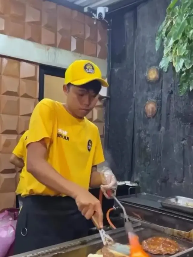 Potret Dapur di Warung Burger Aldi Taher (Foto: Instagram @alditaher.official)