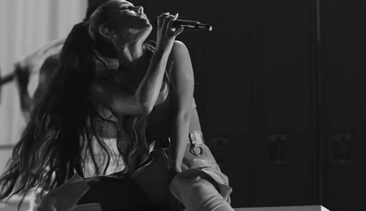 “Terpukul. Dari lubuk hati terdalam, aku sungguh meminta maaf. Aku tidak bisa mengeluarkan banyak kata,” tulisnya beberapa waktu setelah ledakan itu terjadi.  (AFP/Bintang.com)