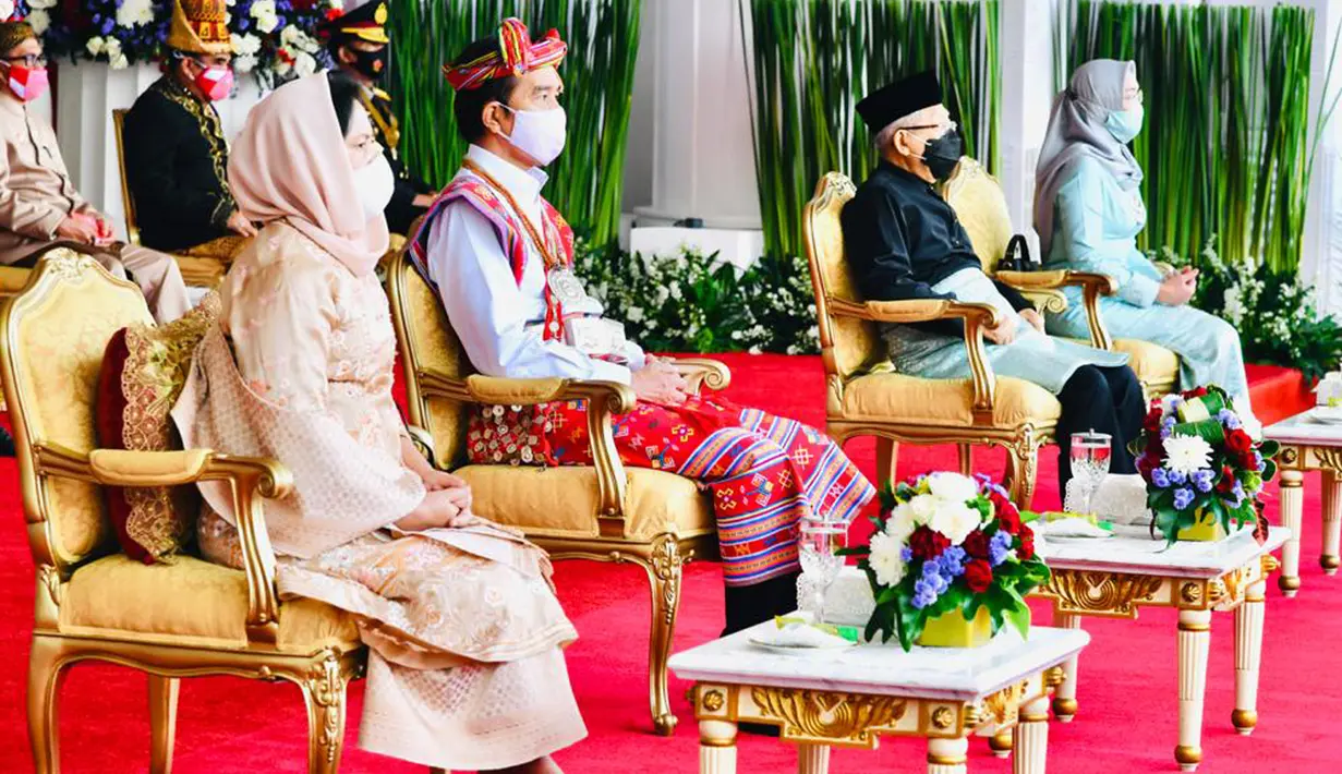 Presiden Joko Widodo atau Jokowi bersama Ibu Negara Iriana Joko Widodo didampingi Wakil Presiden Ma'ruf Amin beserta Ibu Wury Ma'ruf Amin menghadiri Upacara Peringatan Detik-Detik Proklamasi 1945 di Istana Merdeka, Jakarta, Senin (17/8/2020). (Foto: Biro Pers Sekretariat Presiden)