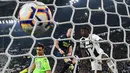 Proses terjadinya gol yang yang dicetak striker Juventus, Moise Kean, ke gawang Udinese pada laga Serie A di Stadion Allianz, Turin, Jumat (8/3). Juventus menang 4-1 atas Udinese. (AFP/Miguel Medina)