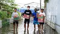 Aksi sosial yang dilakukan PSIS Semarang melalui striker andalannya, Hari Nur Yulianto untuk masyarakat terdampak banjir di Semarang. (Dokumen PSIS Semarang)