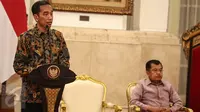 Presiden Jokowi didampingi Wapres Jusuf Kalla memberikan pengarahan  di Istana Negara, Jakarta, Selasa (18/7). Pengarahan diberikan kepada kepala kepolisian daerah (Kapolda) dan kepala kejaksaan tinggi (Kajati) se-Indonesia. (Liputan6.com/Faizal Fanani)