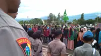 Aksi di kantor bupati Kabupaten Aceh Besar (Liputan6.com/Rino Abonita)