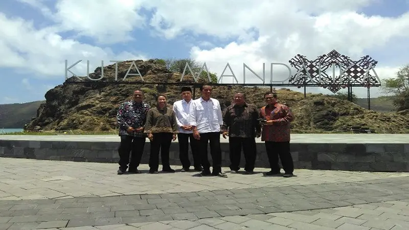 Presiden Joko Widodo meresmikan operasional Kawasan Ekonomi Khusus (KEK) Pariwisata Mandalika (The Mandalika) di Lombok Tengah, Nusa Tenggara Barat (NTB), Jumat (20/10/2017). (liputan6.com/Fiki Ariyanti)