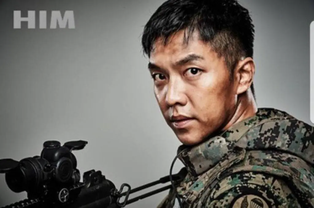 Melihat gantengnya Lee Seung Gi pakai baju militer bikin kamu nggak sabar nunggu oppa comeback. (Sumber Foto: allkpop)