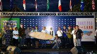 Menpora RI, Zainudin Amali dan Bupati Banyuwangi, Ipuk Fiestiandini membuka WSL Championship Tour 2022. (Foto: Istimewa)