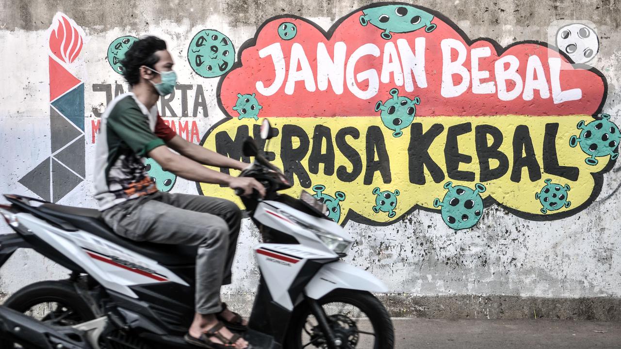 FOTO: Mural Imbauan Protokol Kesehatan COVID-19 Hiasi Cakung Barat