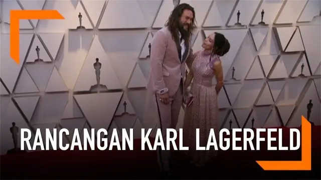 Pasangan Jason Momoa dan Lisa Bonet mengenakan pakaian yang dirancang oleh Karl Lagerfeld di Oscar 2019. Ini rancangan Karl terakhir sebelum ia meninggal pada 19 Februari 2019.